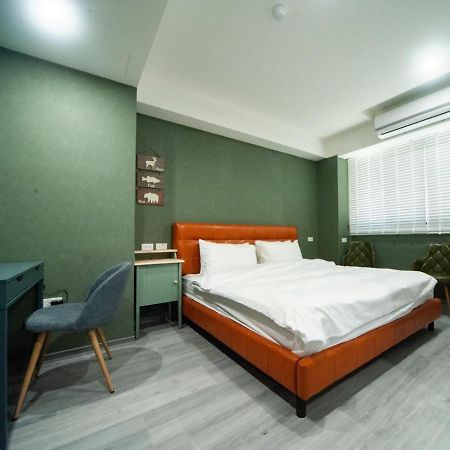 Huwei 虎尾小9窩-採自助式入住 Bed & Breakfast エクステリア 写真